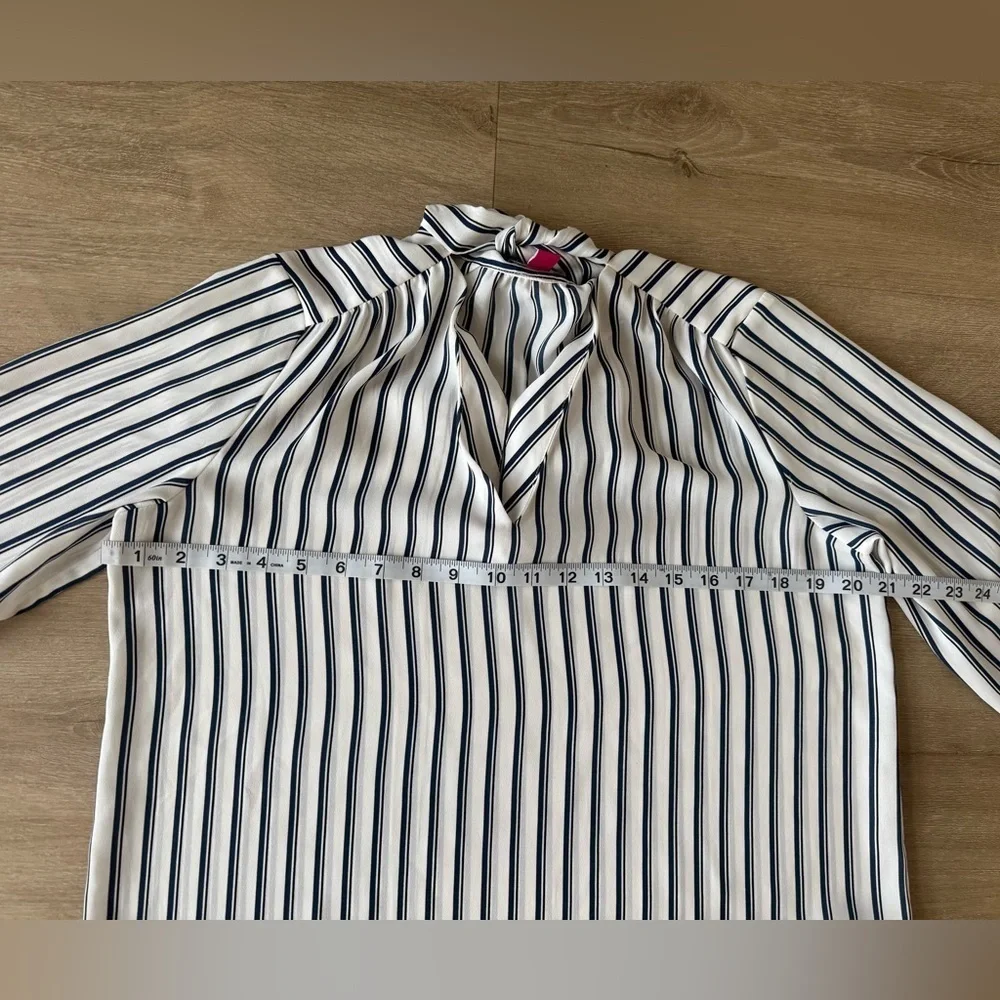 VINCE CAMUTO White Stripe Tie Neck Blouse Top S